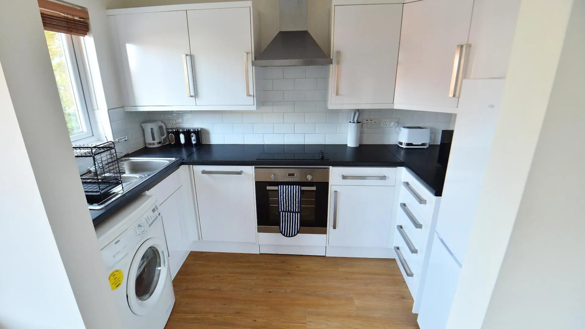 Stylish 2Br Flat - 2 Free Parking Spaces - Near Lgw Airport Кролей Апартаменты