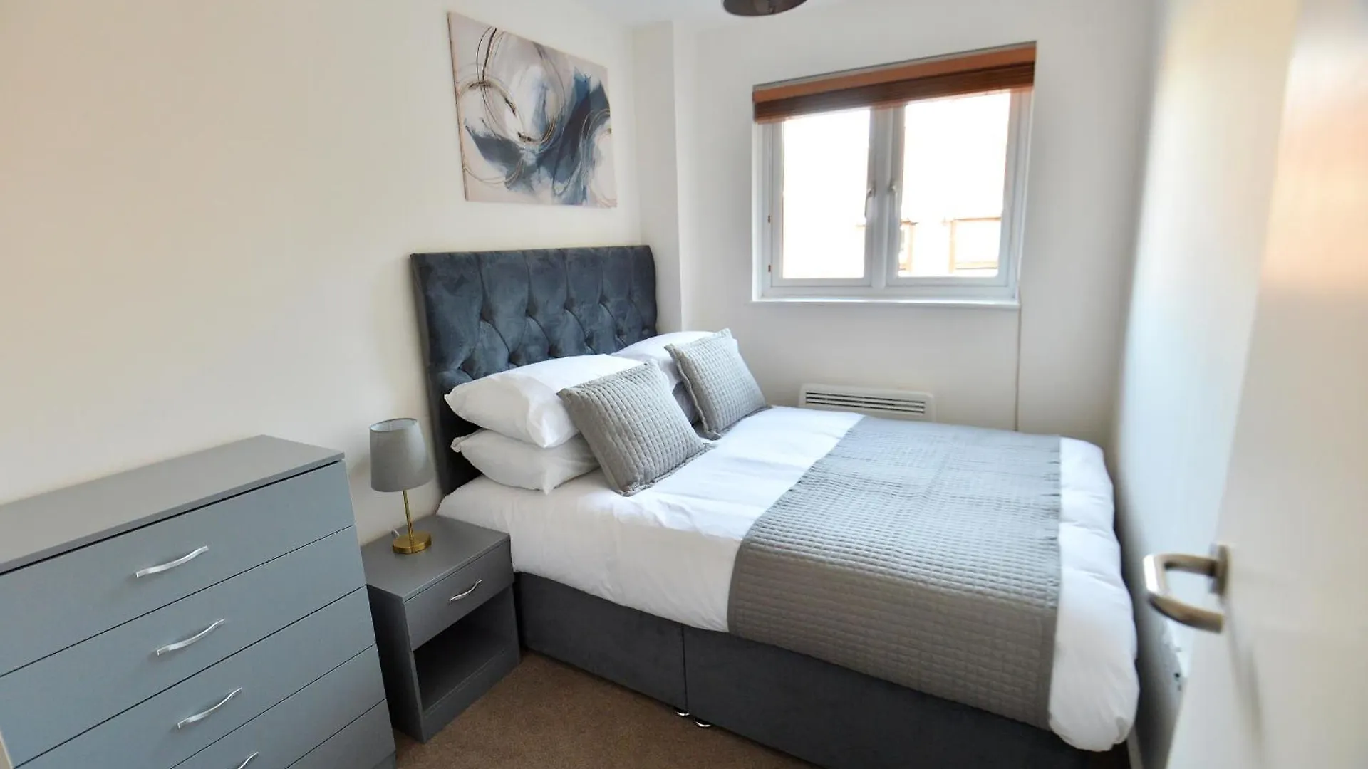 Апартаменты Stylish 2Br Flat - 2 Free Parking Spaces - Near Lgw Airport Кролей Великобритания
