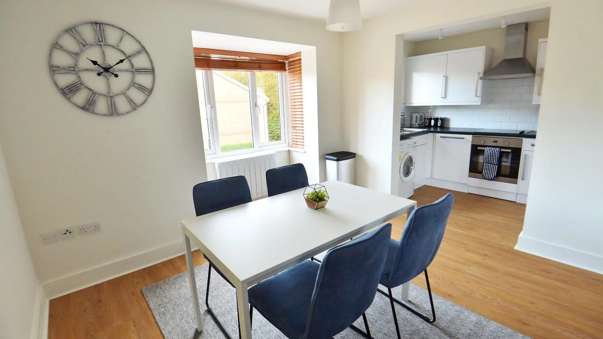 Stylish 2Br Flat - 2 Free Parking Spaces - Near Lgw Airport Кролей