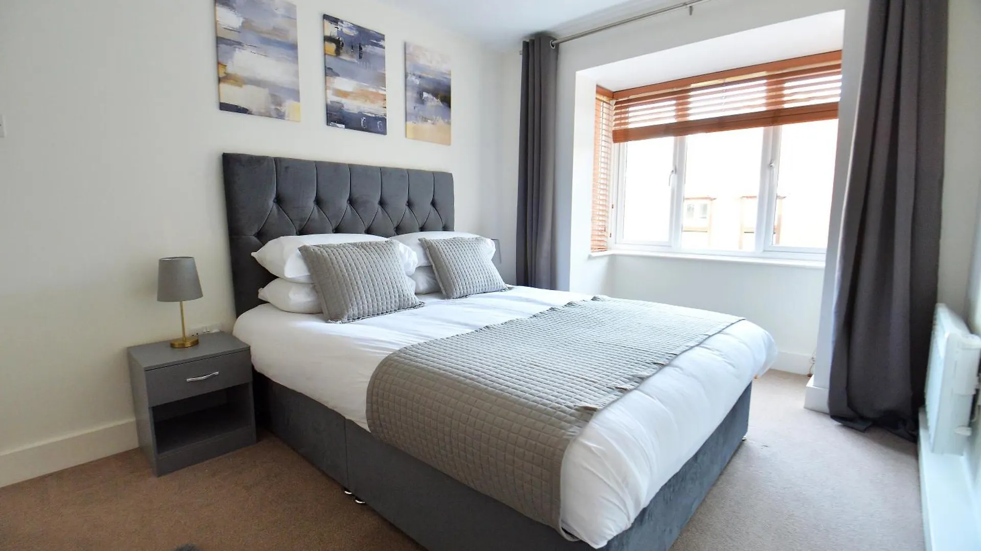 Stylish 2Br Flat - 2 Free Parking Spaces - Near Lgw Airport Кролей